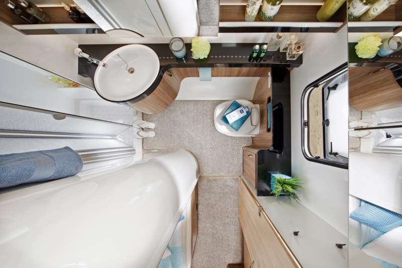 caravan camperlife rivista camperisti Hobby De Luxe 495 WFB toilette