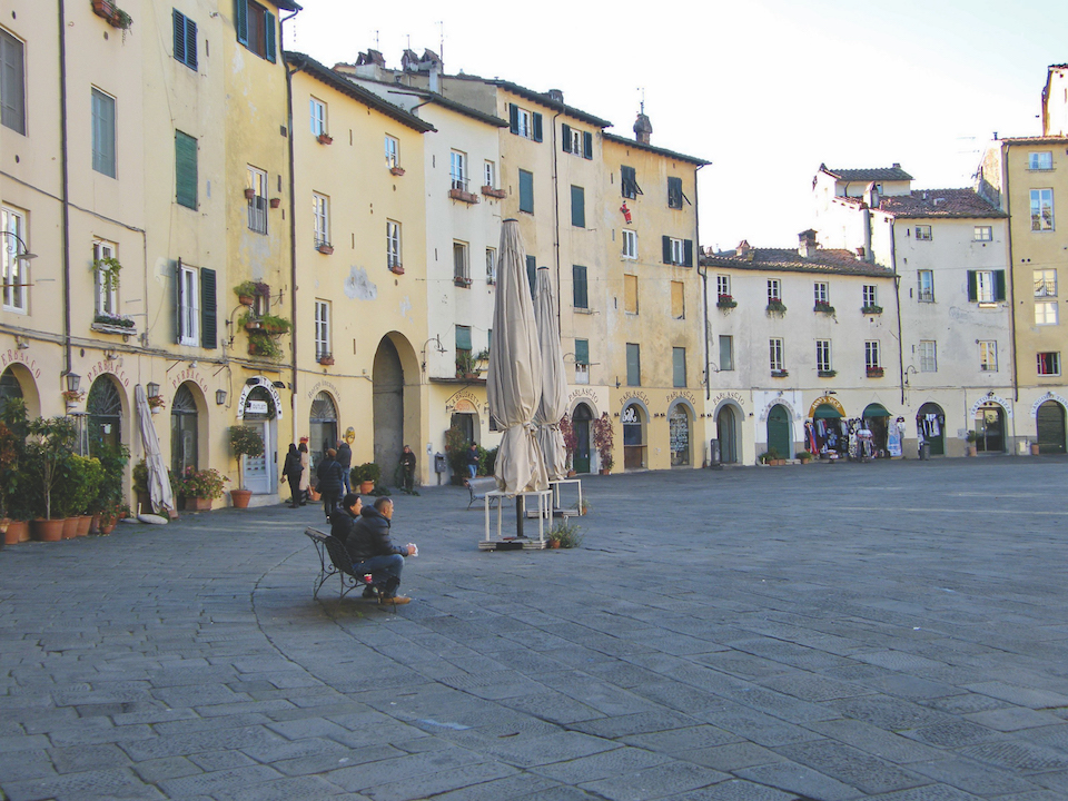 Lucca Piazza Anfiteatro