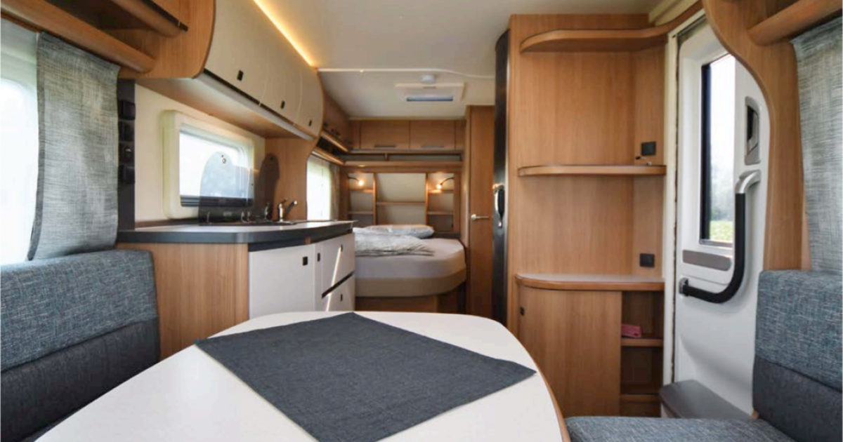 Carvan Saphir 495 SFB Con Letto Alla Francese E Dinette A U CamperLife carvan-saphir-495-sfb-con-letto-alla-francese-e-dinette-a-u-camperlife